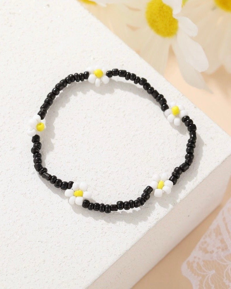 Charming Black Floral Beaded Bracelet